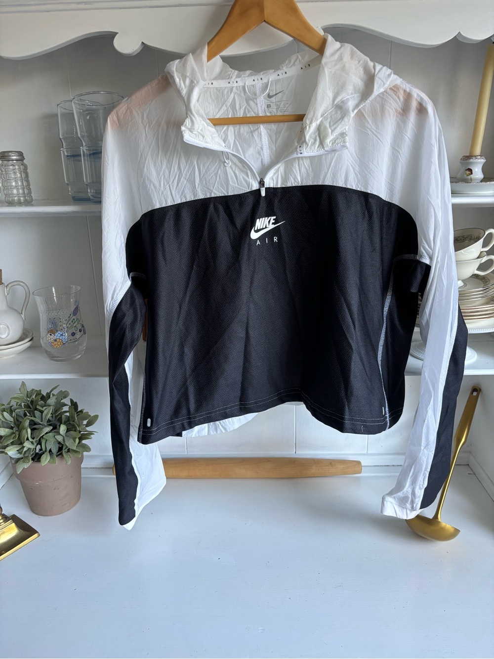 Nike Black and White Women’s Pullover Hoodie Jacket